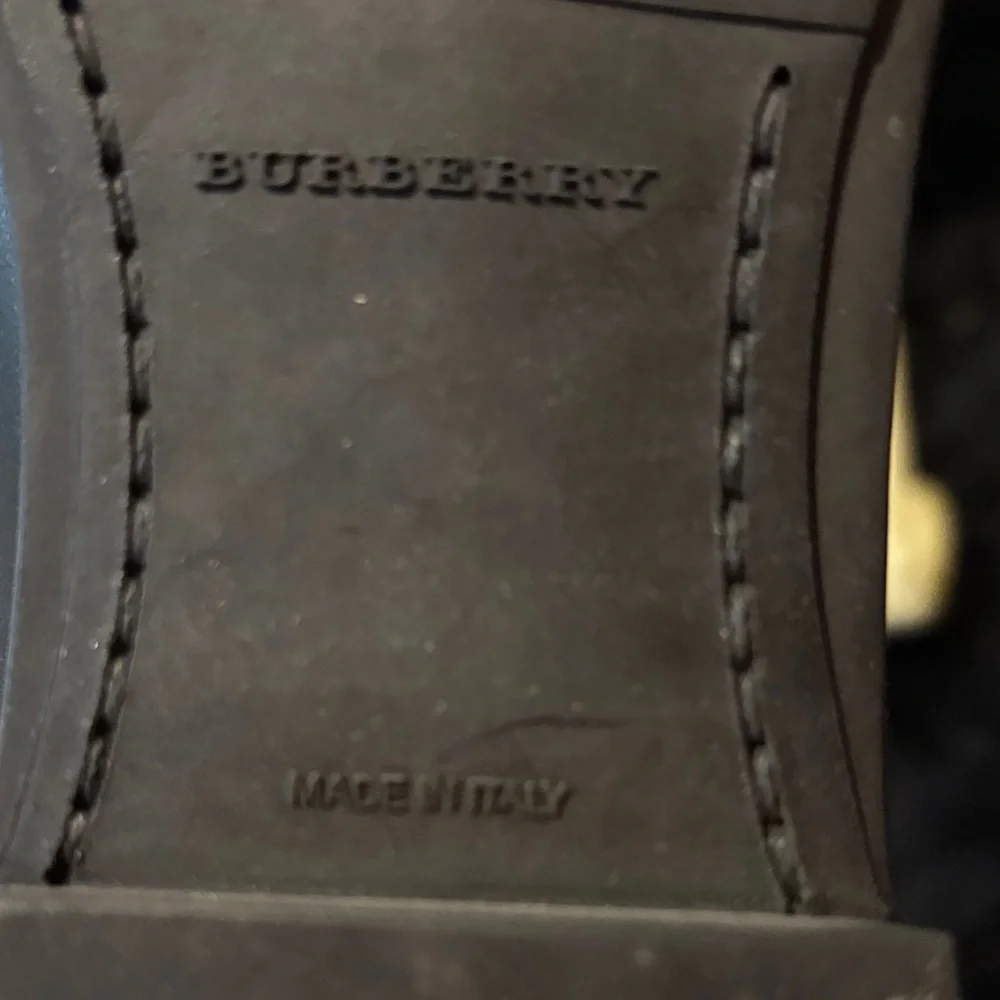 Burberry Black and Tan women’s Leather Boots - Picture 4 of 6